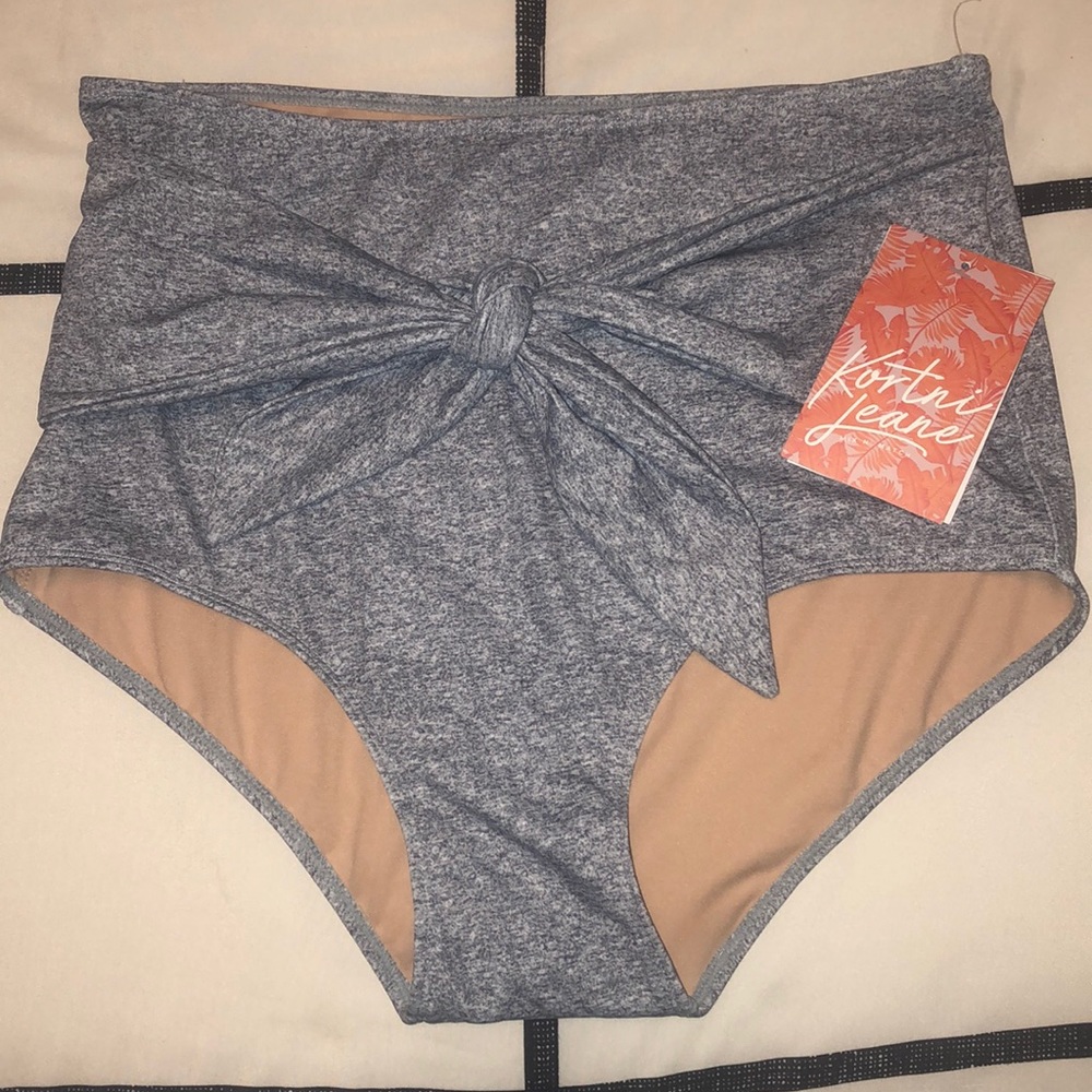 BNWT Kortni Jeane tie front bottoms!